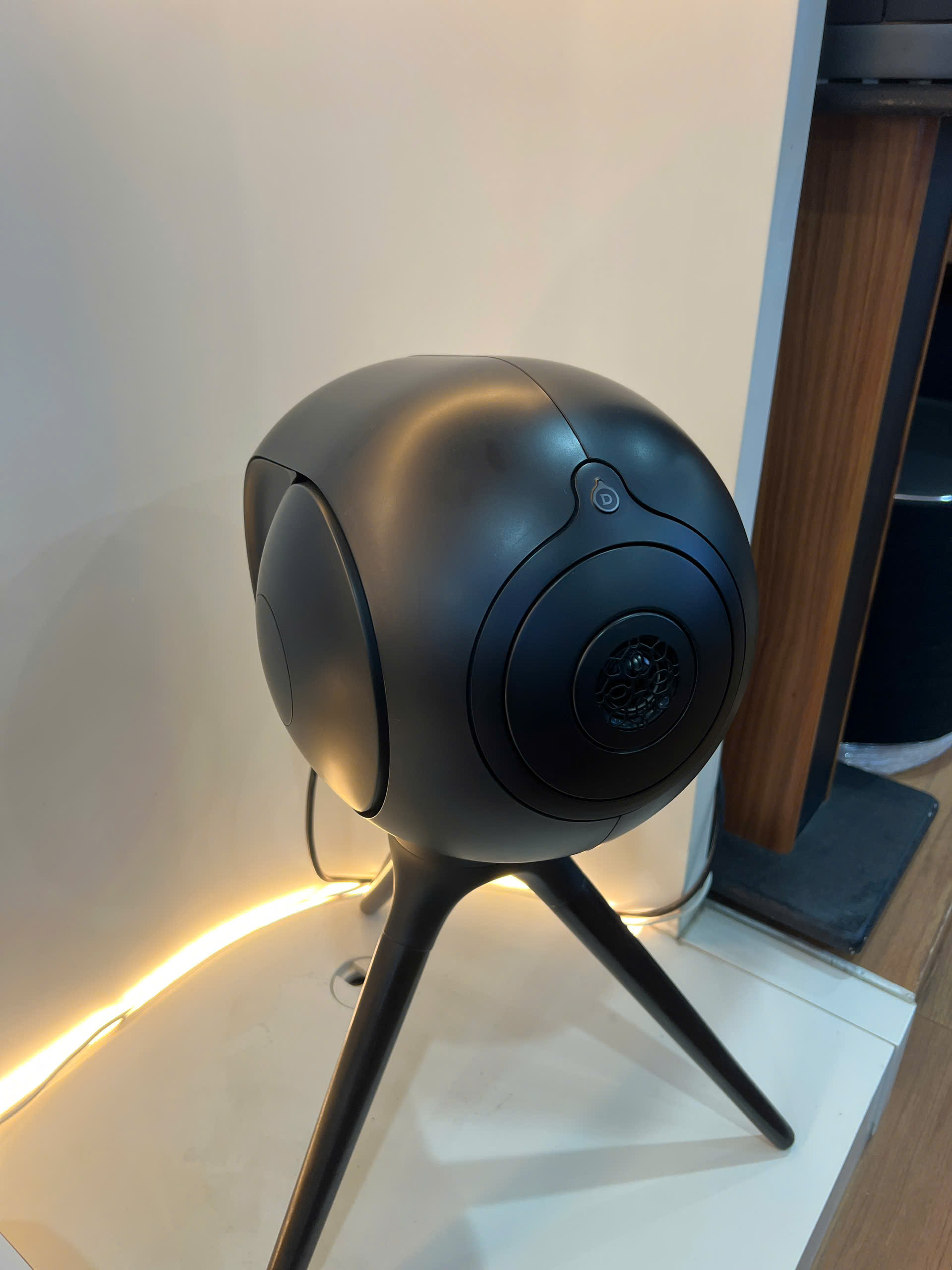 Loa Devialet Phantom I 103dB Black Likenew Kèm chân chính hãng