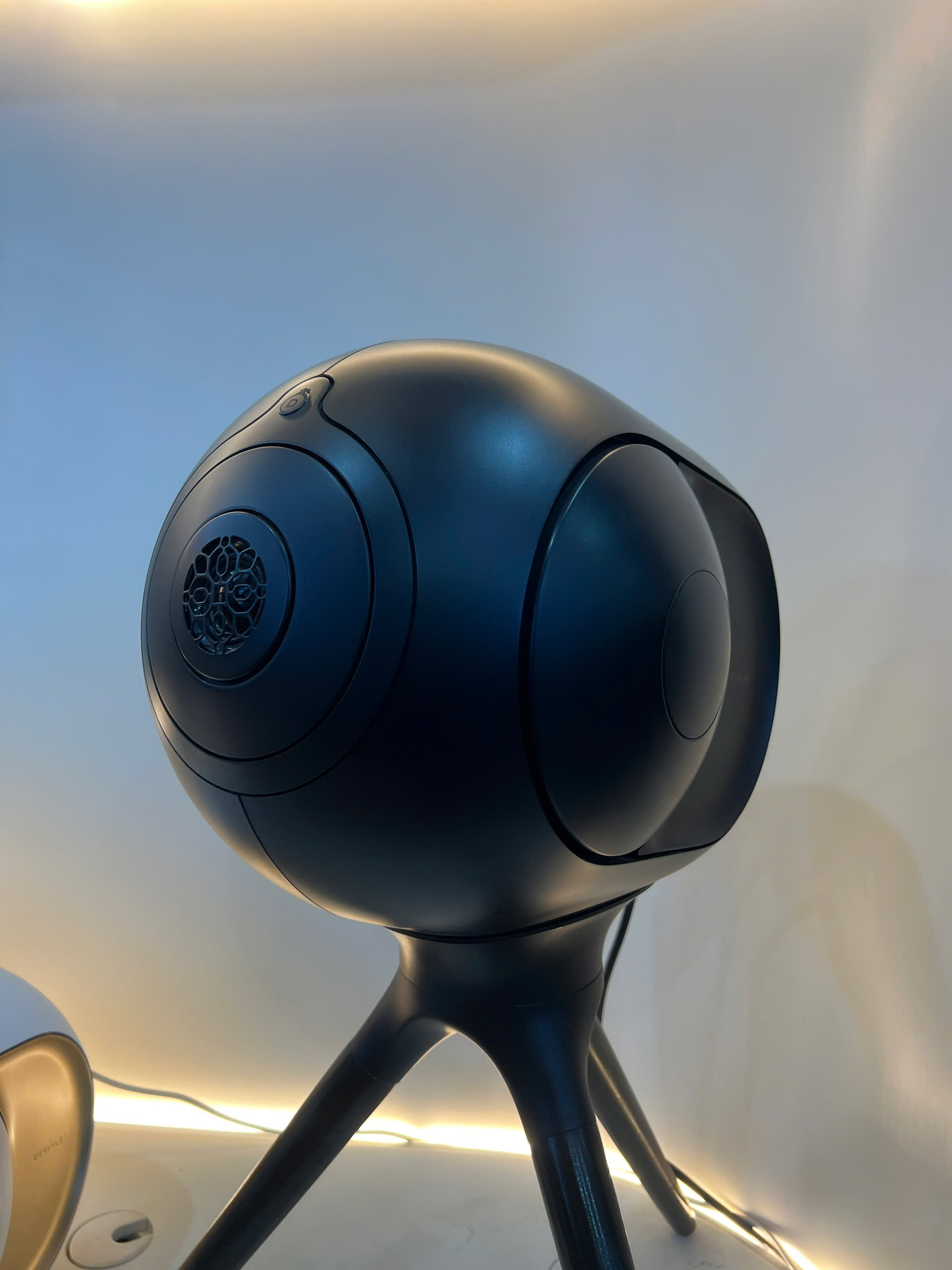 Loa Devialet Phantom I 103dB Black Likenew Kèm chân chính hãng