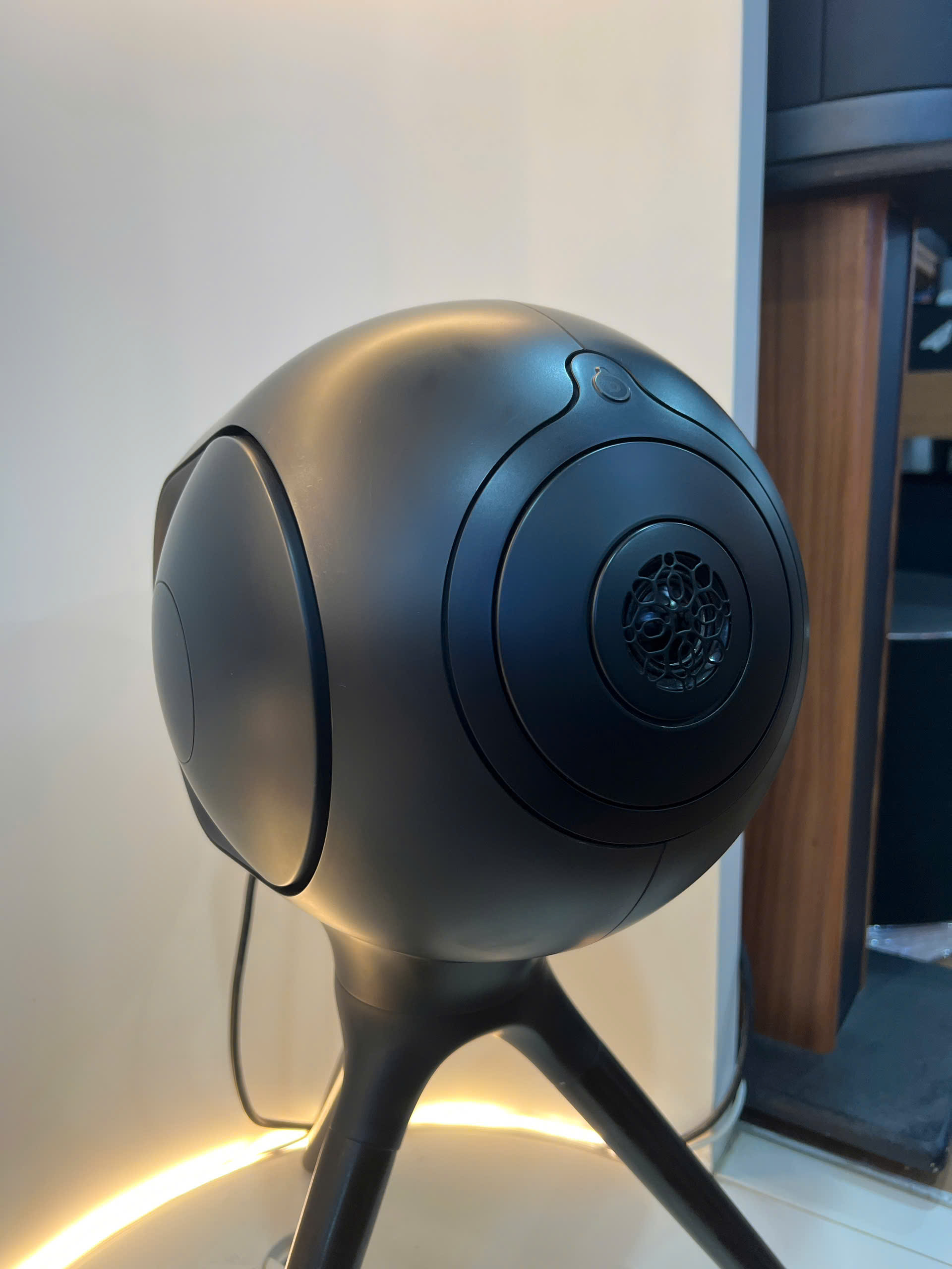 Loa Devialet Phantom I 103dB Black Likenew Kèm chân chính hãng