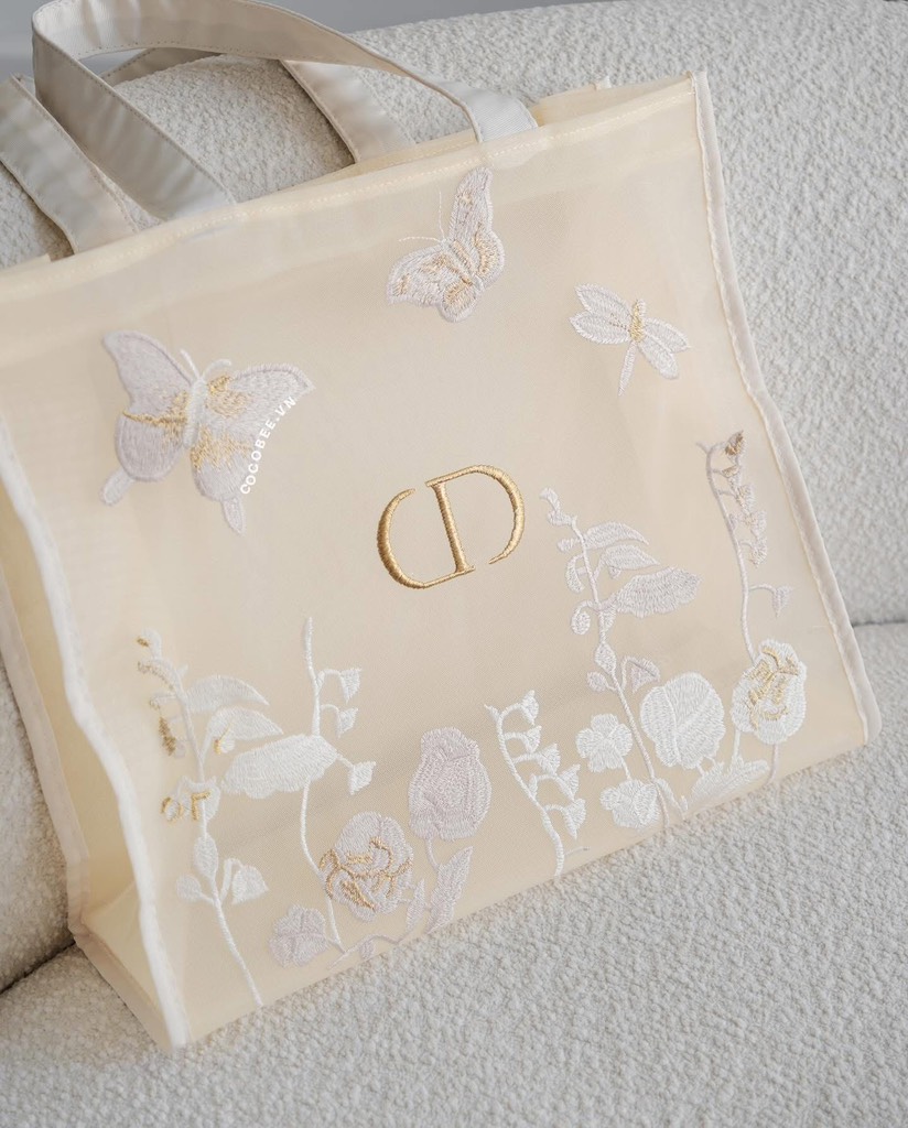 Túi Gift DIOR Tote Thêu Bướm Vàng New 2025