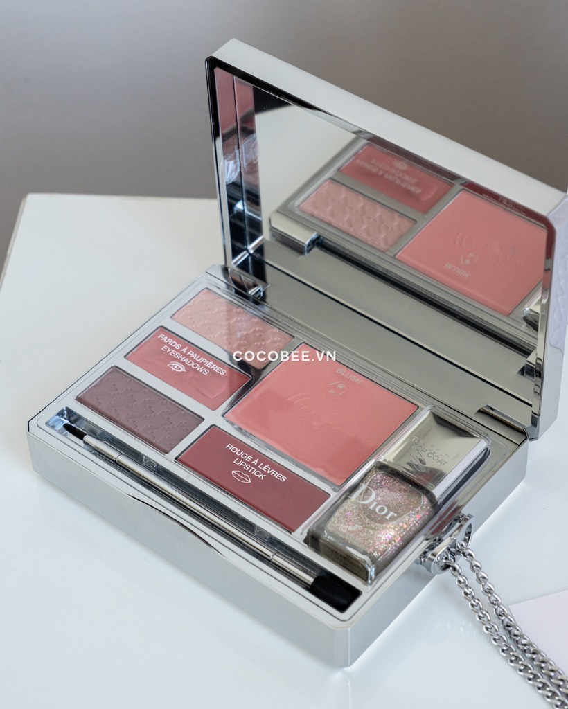 Clutch MISS DIOR Pallete TẶNG Túi giấy hãng: Gồm Phấn mắt, Má hồng, Son và Sơn Móng (Limited Edition)