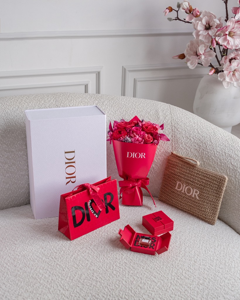 Bó Hoa Hồng Tươi DIOR Đỏ (Fullbox 34x24.5x14cm)