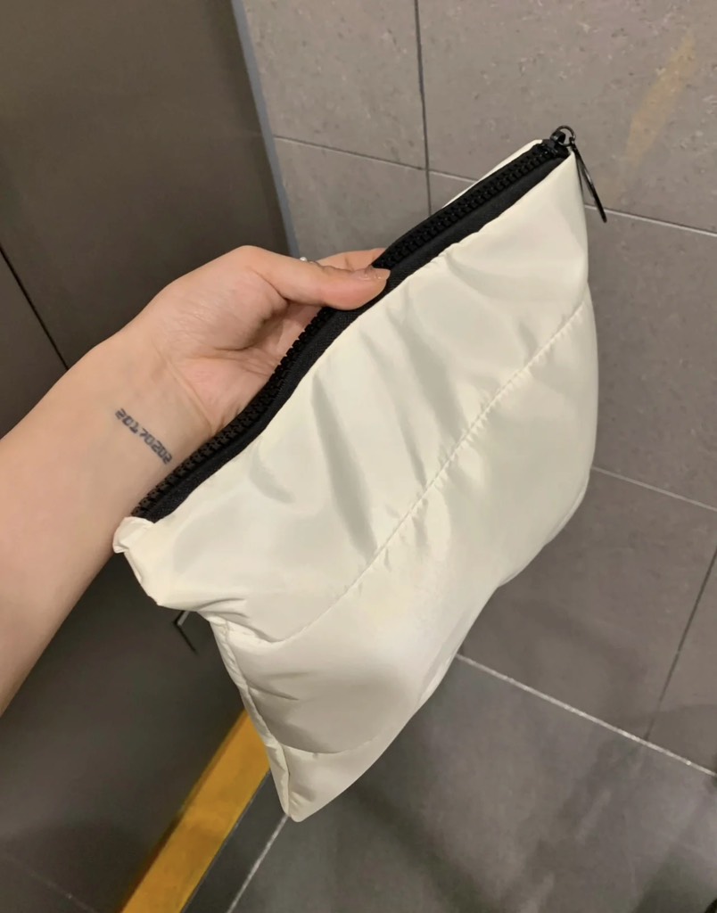 Túi Đựng Mỹ Phẩm CHANEL Vải Dù