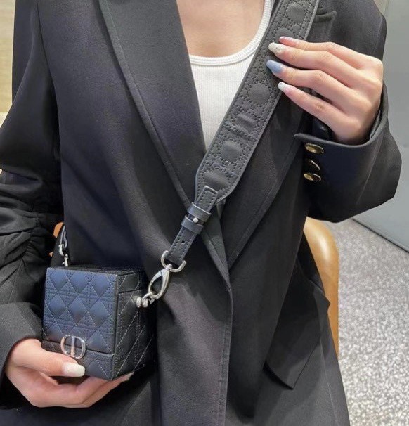 Túi Hộp Gift DIOR Kèm Dây Đeo Chính Hãng - Lipstick Box Bag & Wallets Dior (9,5x9x6.5cm)