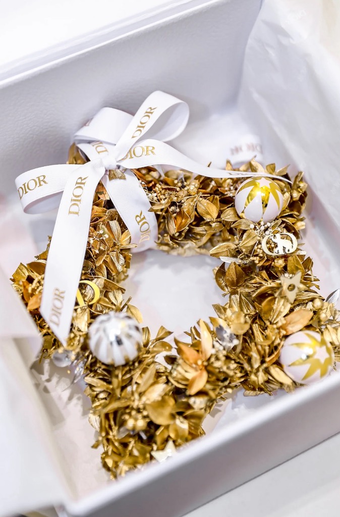 Vòng Hoa DIOR 2024 Kèm Box Túi Hãng lớn