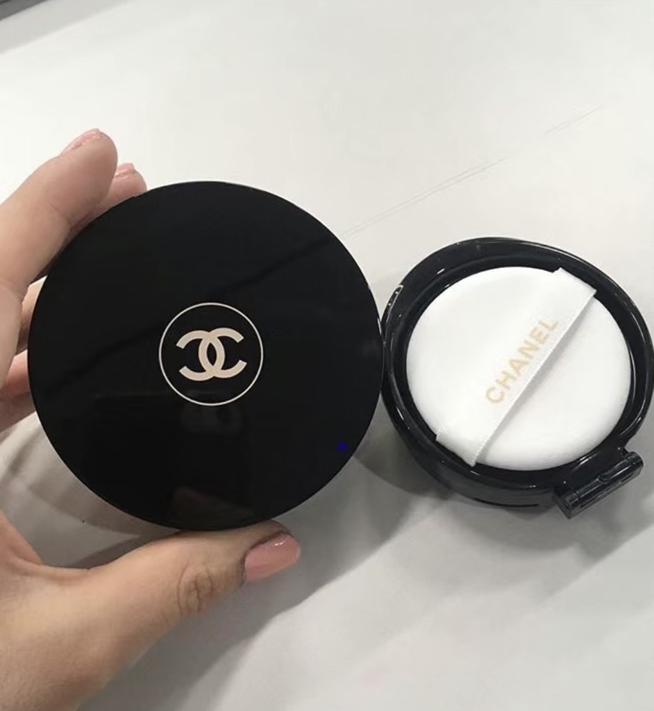 Phấn Nước CHANEL Vitalumière Glow Luminous Touch Foundation Cushion SPF15 (Không Mã Móp Nhẹ)