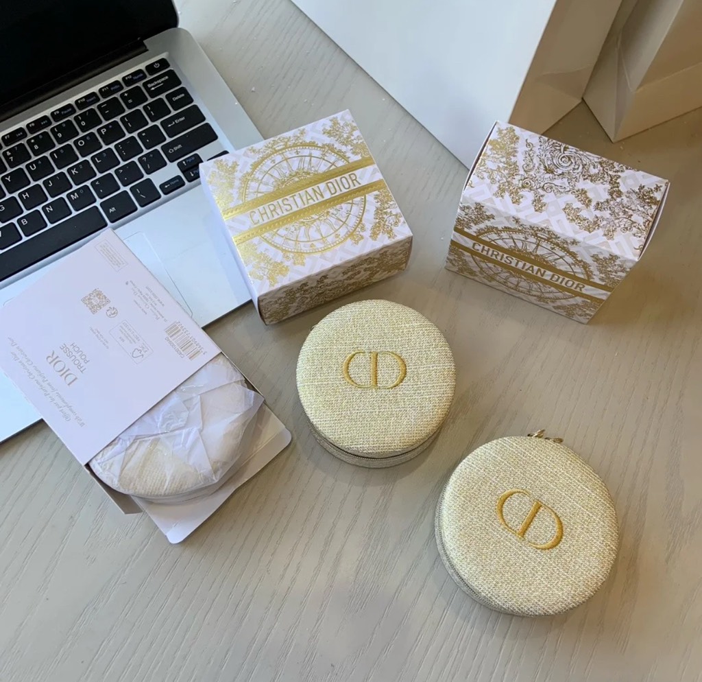 Túi Tròn Vàng DIOR Mini Travel Gift
