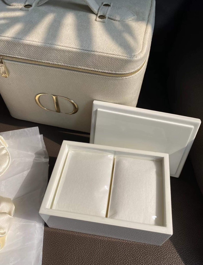Set CỐP DIOR Beauty Vanity Case Set Eye Mask, Scrunchy Hair Tie, Box Cotton Pads 4pcs