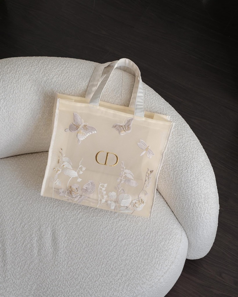 Túi Gift DIOR Tote Thêu Bướm Vàng New 2025
