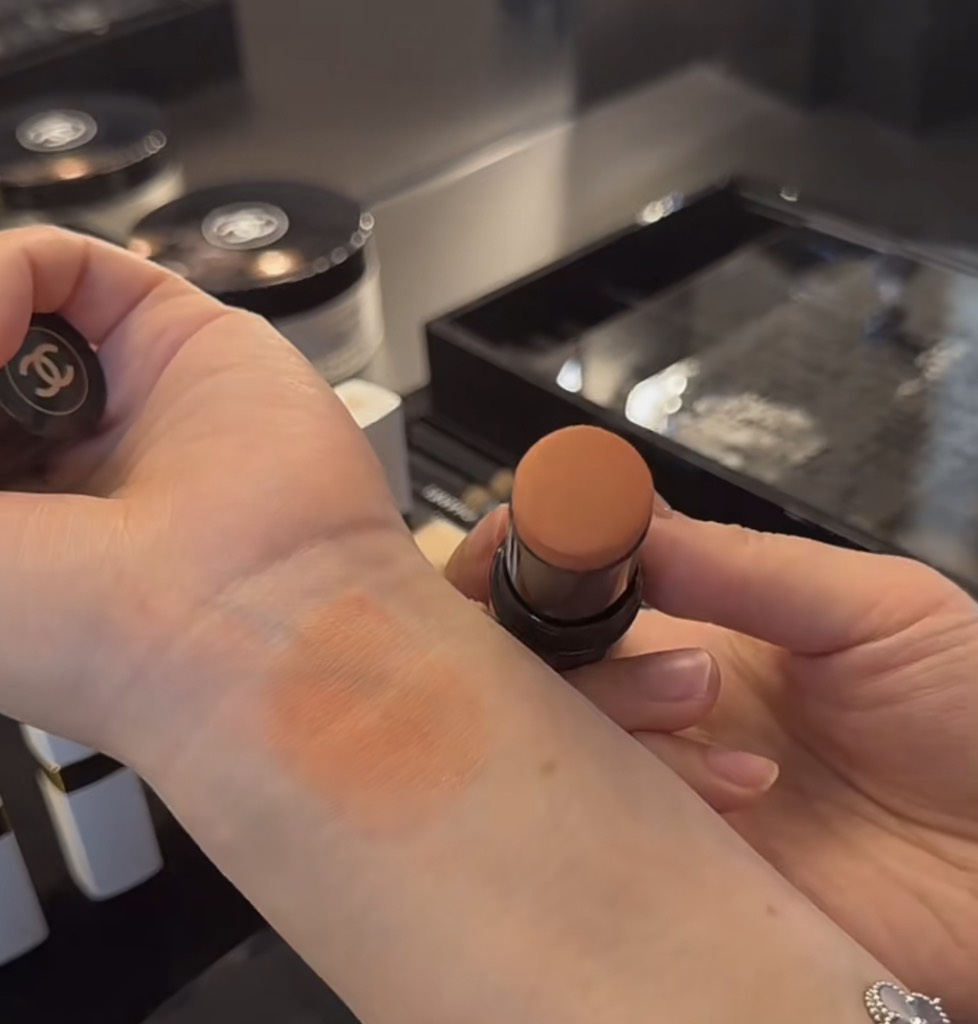 Má Hồng Dạng Thỏi CHANEL Les Beiges Healthy Glow Sheer Colour Blush Stick