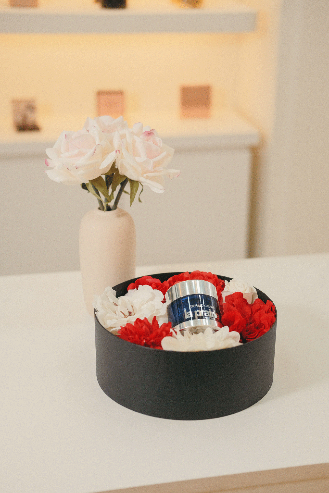 HỘP QUÀ TRÒN KÈM HOA