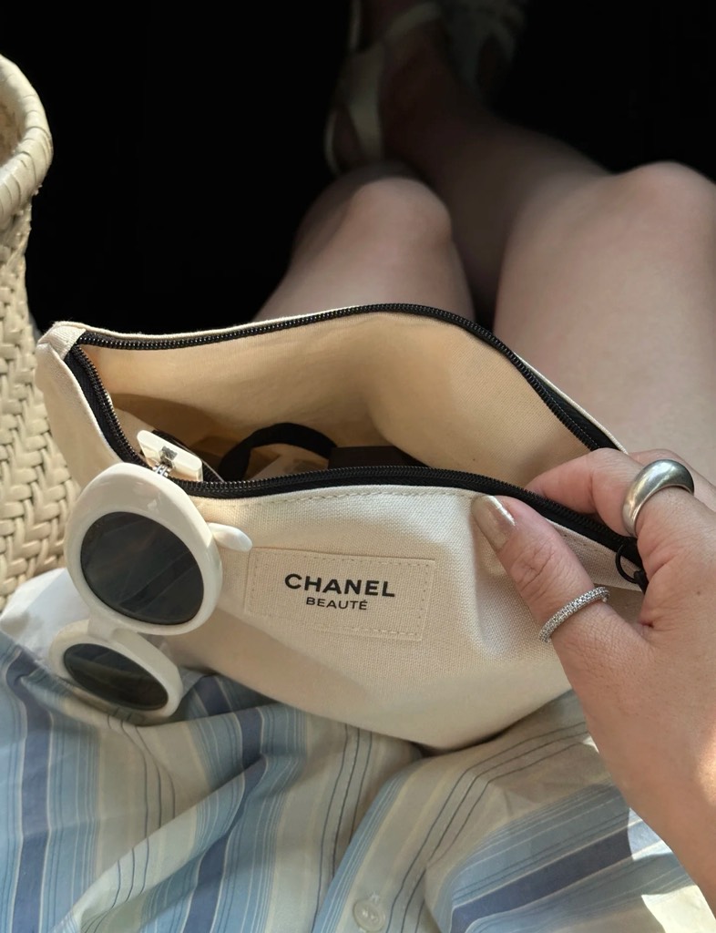 Túi CHANEL Beauty Linen Beige - Đựng mỹ phẩm Kèm Gương Tròn (21x15x7.5cm)