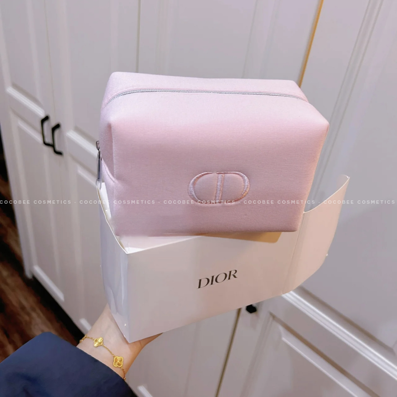 Túi Đựng Mỹ Phẩm Dior Chiết Xuất Từ Các Thành Phần Tự Nhiên Sản Xuất Theo  Công Nghệ Hiện Đại An Toàn Cho Người Sử Dụng  Túi đựng mỹ phẩm   TheFaceHoliccom