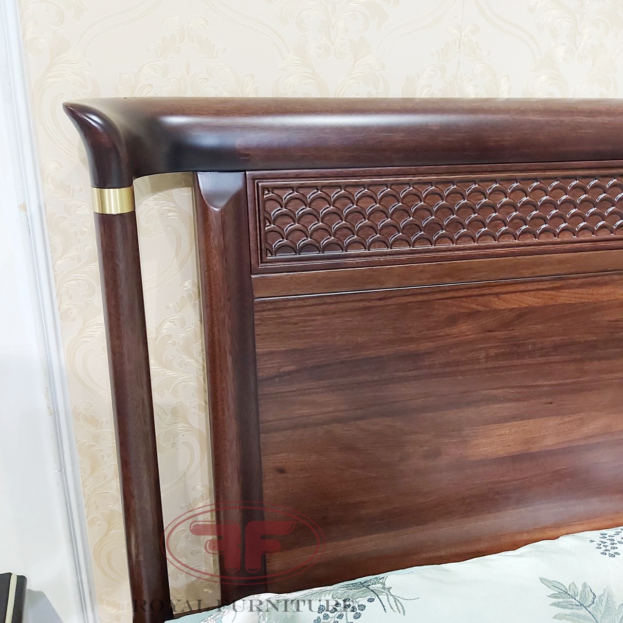 Giường ngủ 1m8x2m indochine 9801 chất liệu gỗ tự nhiên