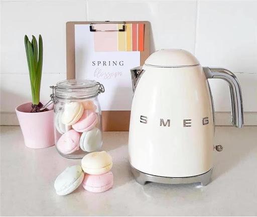 Ấm siêu tốc SMEG KLF03CREU (màu kem)