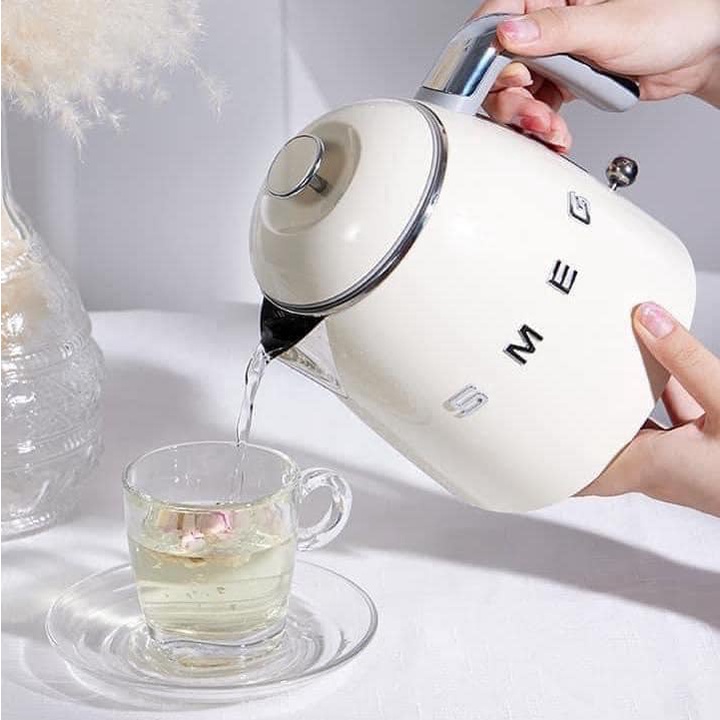 Ấm siêu tốc SMEG KLF03CREU (màu kem)