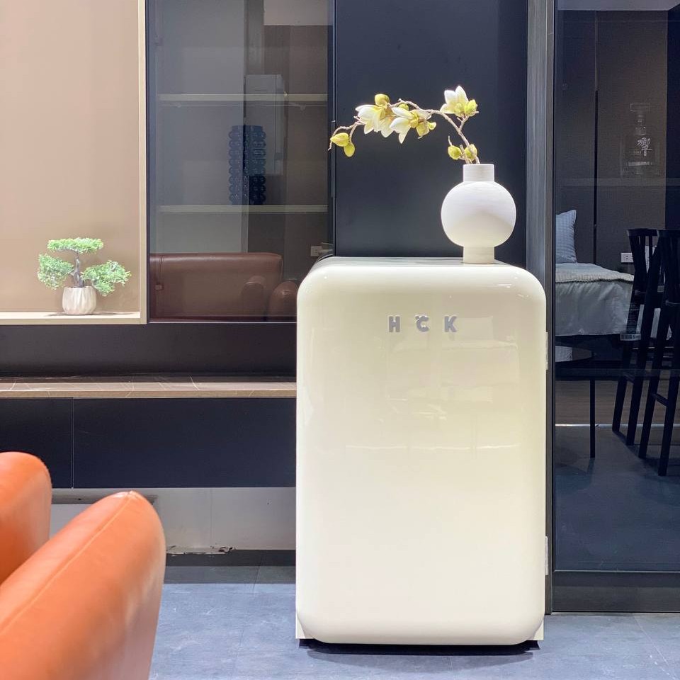 Tủ lạnh HCK 107L màu kem có ngăn đông (ngăn lạnh 92L, ngăn đông 15L)