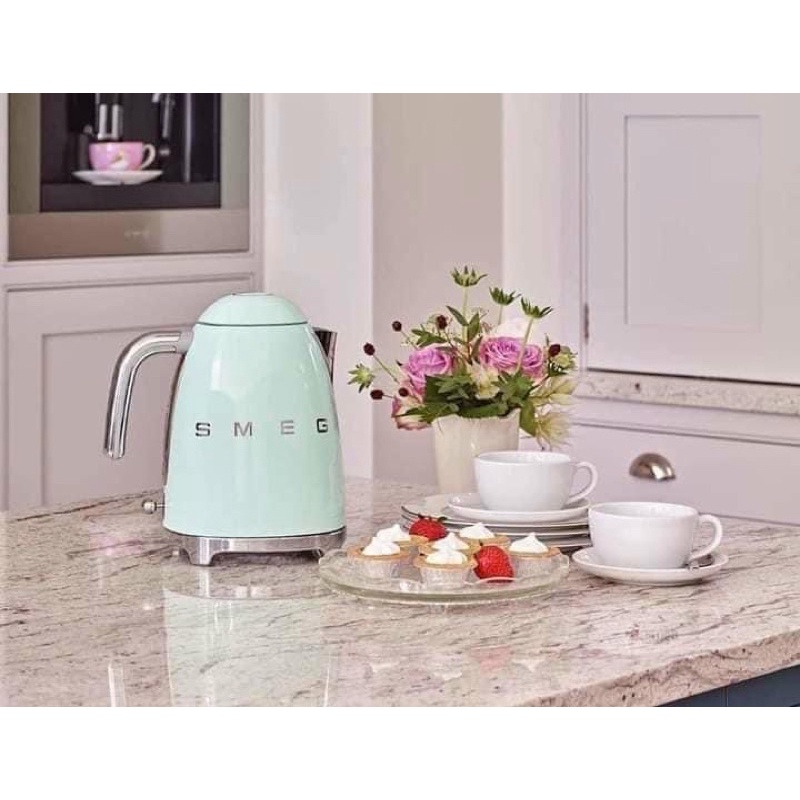 Ấm siêu tốc SMEG KLF03PGEU màu xanh mint 1.7L