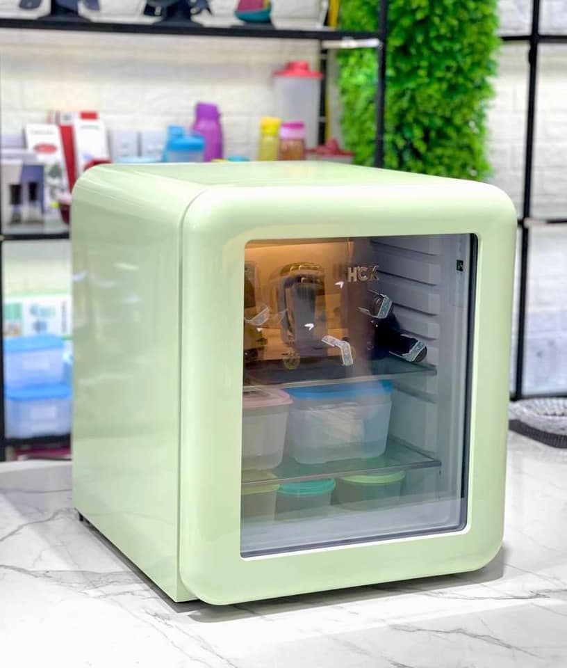 Tủ lạnh đựng mỹ phẩm & đồ uống HCK 48L màu xanh mint có mặt kính