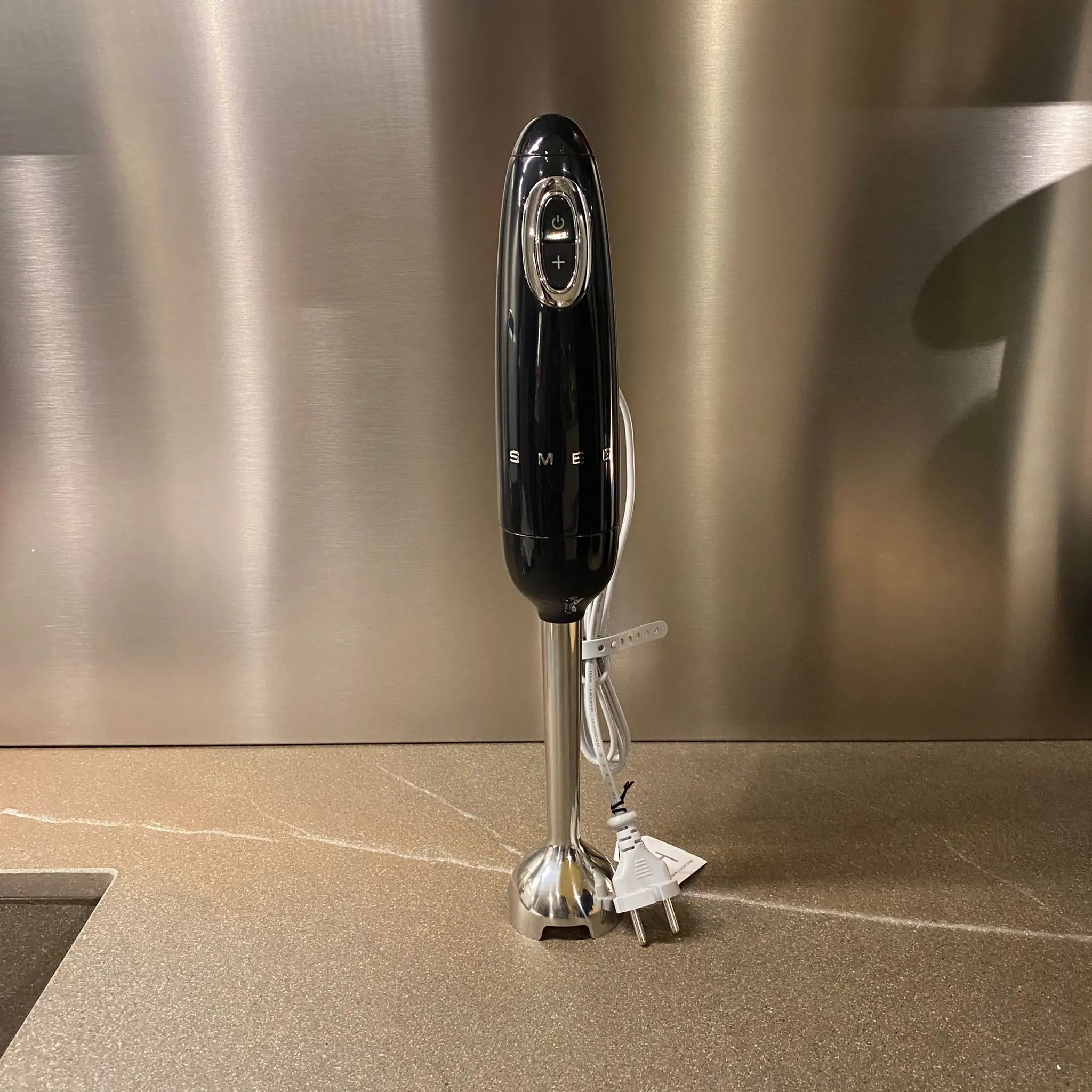 Máy xay cầm tay SMEG HBF11BLEU Màu Đen