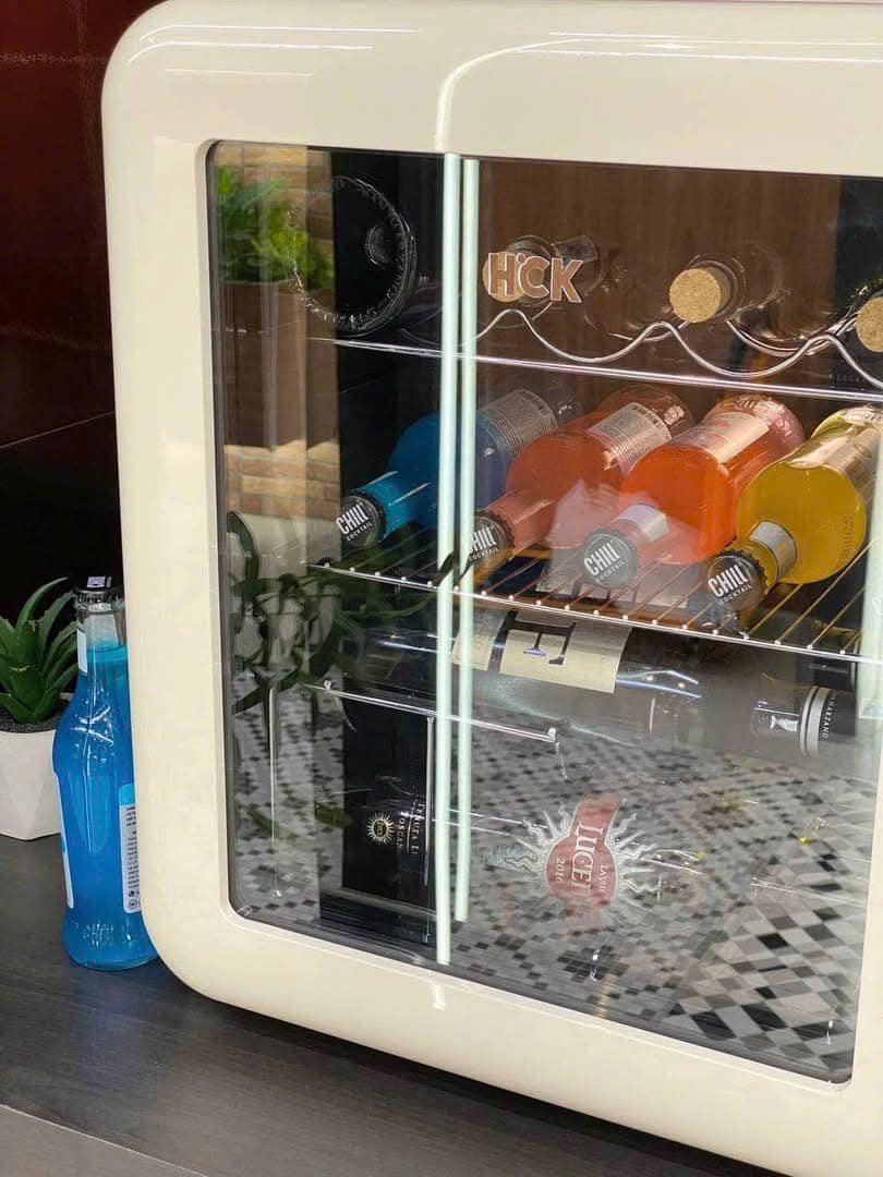 Tủ mỹ phẩm đồ uống HCK 48L màu kem có mặt kính