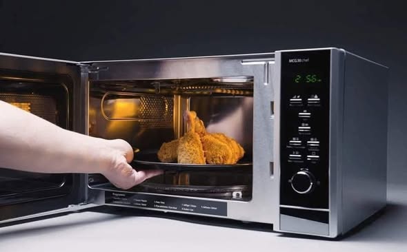 Lò vi sóng kiêm nướng 2in1 Caso MCG30 Ceramic Chef Black màu đen