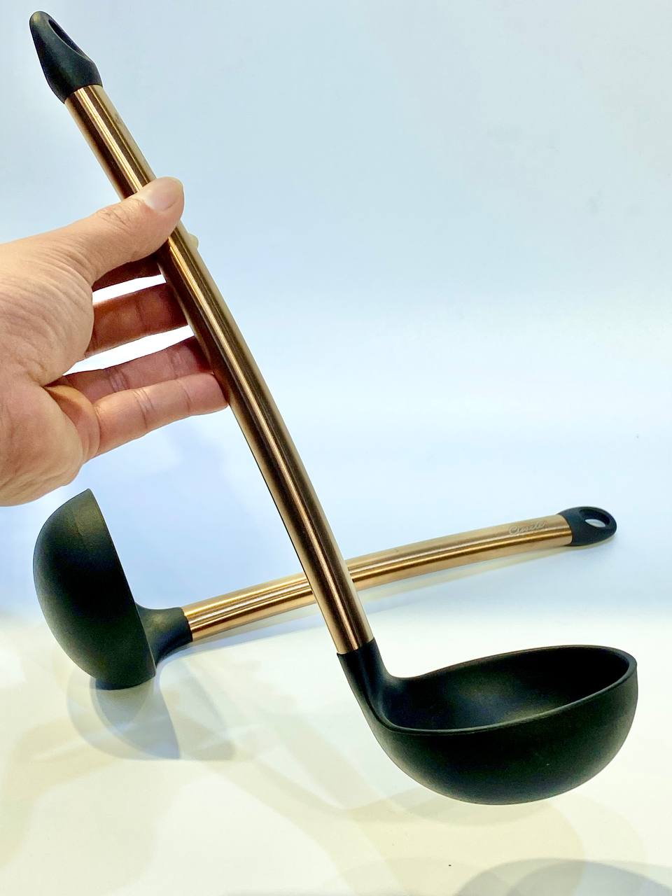 Muôi nấu ăn Ciwete cán màu vàng đồng 30cm