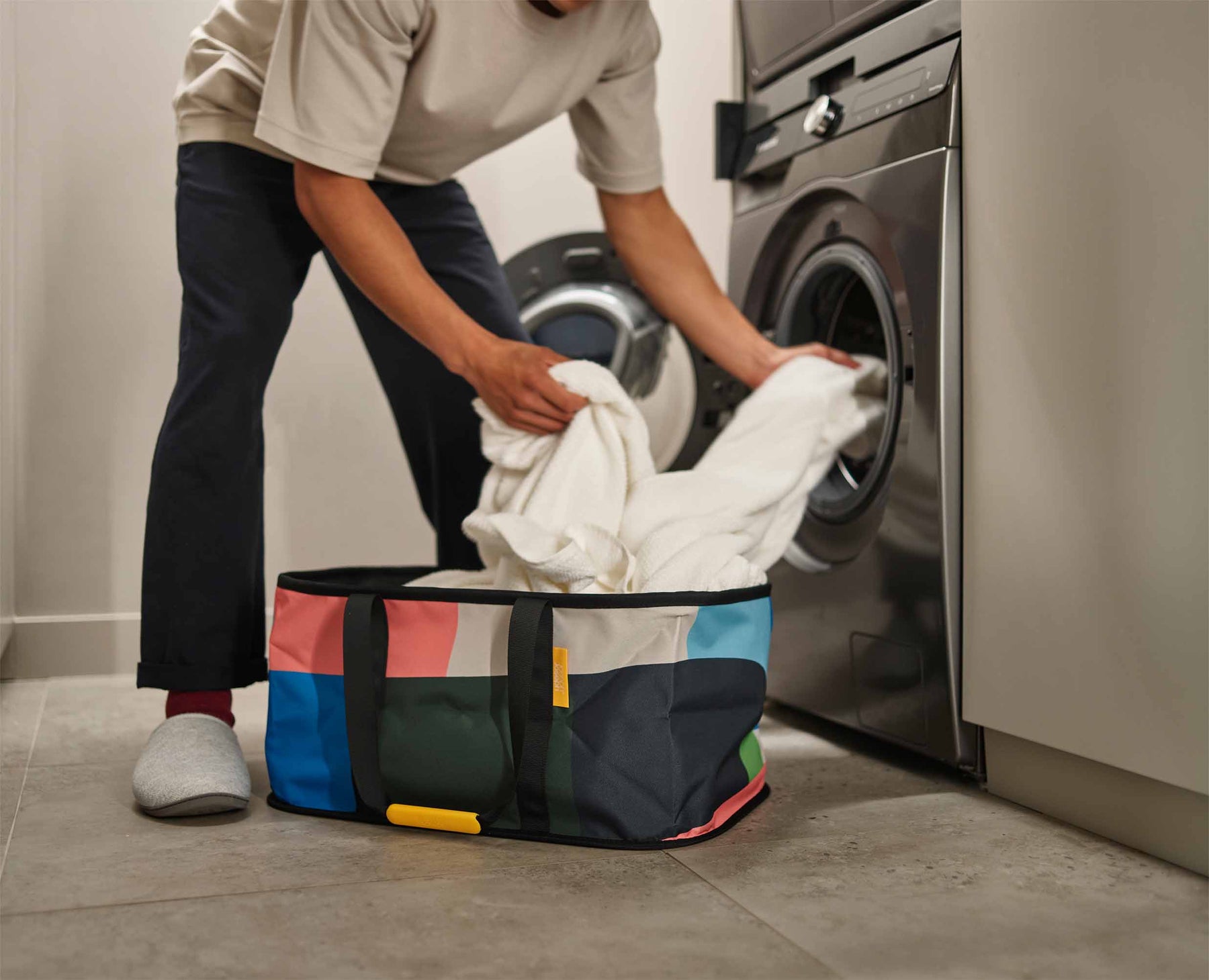 Giỏ đựng quần áo Joseph Joseph Hold-All Collapsible J.Lawes 50047 35L có quai xách