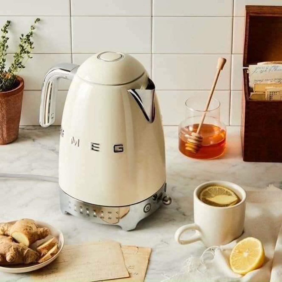 Ấm siêu tốc SMEG KLF04CREU (màu kem) - có điều chỉnh nhiệt độ