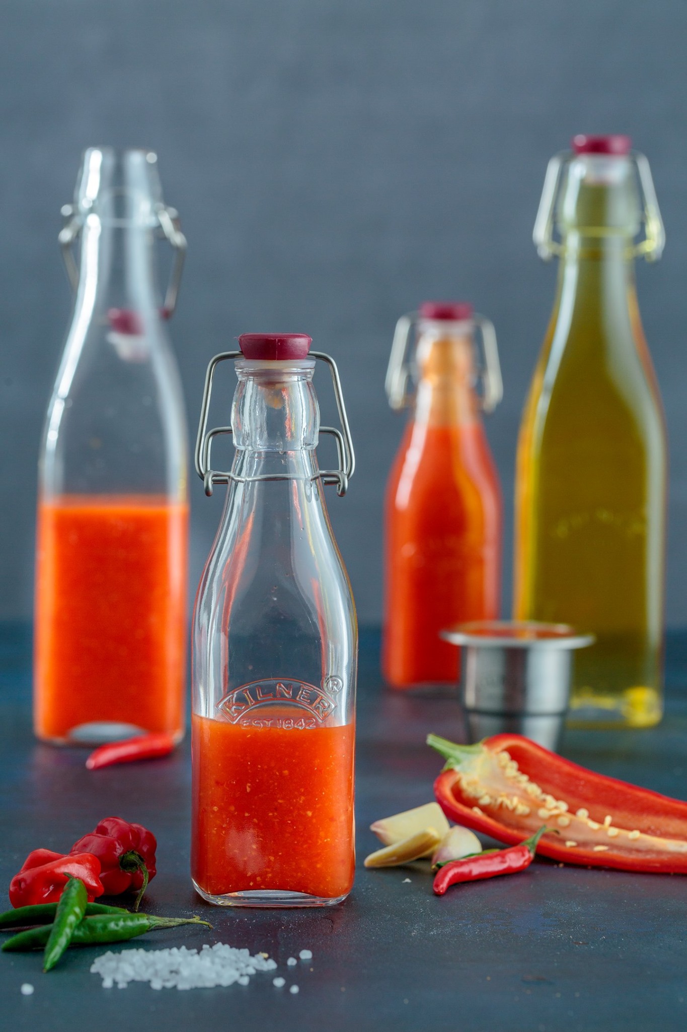 Chai thuỷ tinh vuông nút đỏ Kilner