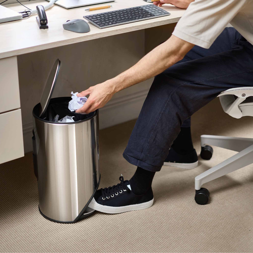 Thùng rác đạp Joseph Joseph ARC 10L BIN - STAINLESS STEEL 30152 màu inox