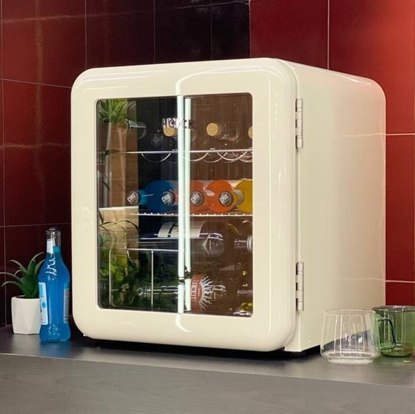 Tủ mỹ phẩm đồ uống HCK 48L SC-46R-S mini retro màu kem mặt kính