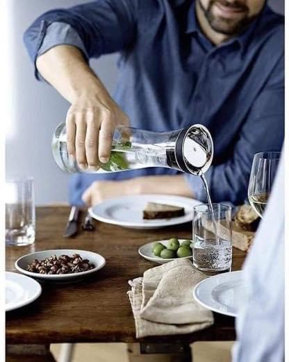 Bình thủy tinh WMF Wasserkaraffe Basic 1L (nắp bạc)