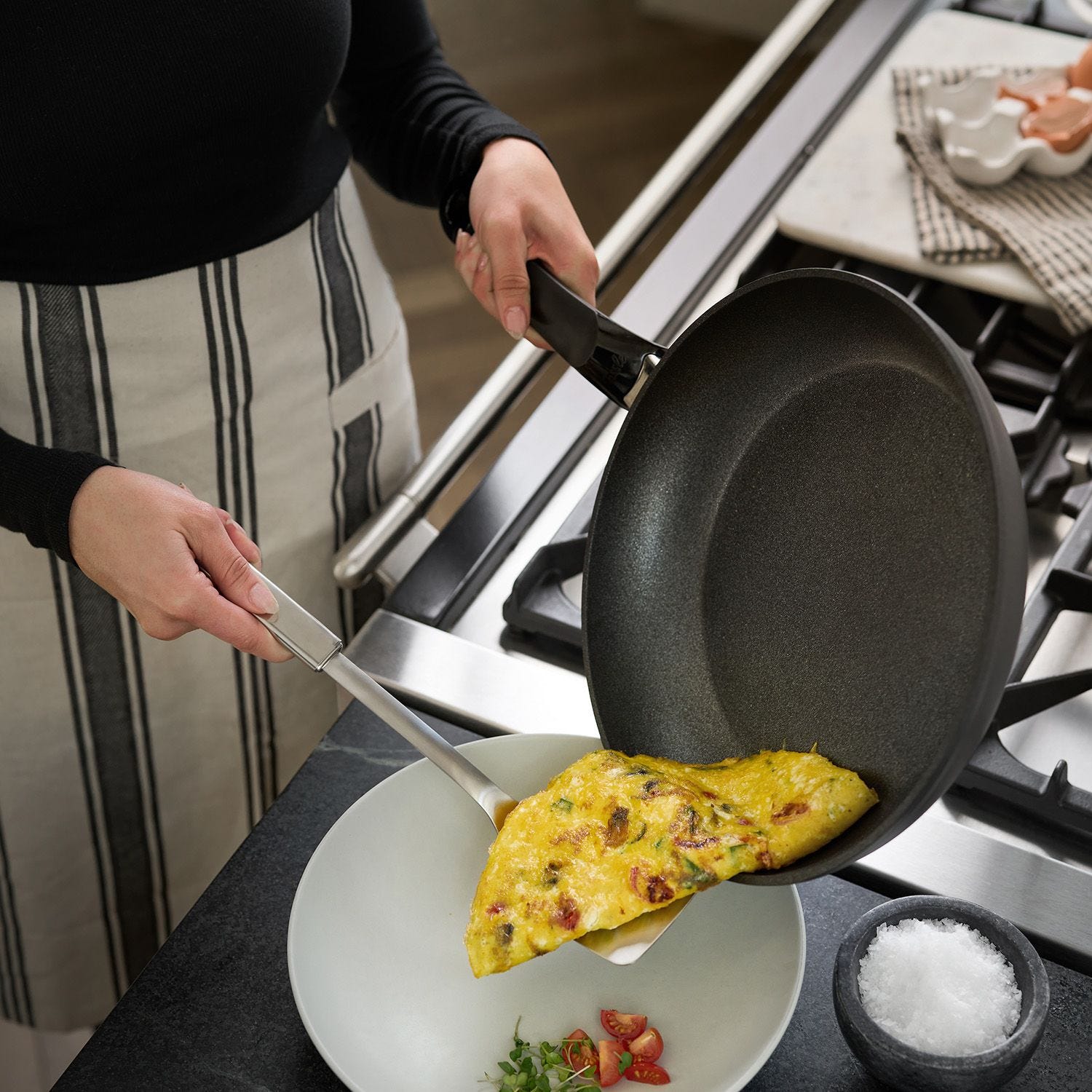 Chảo Fissler Adamant Classic 28cm màu đen kèm xẻng made in Germany