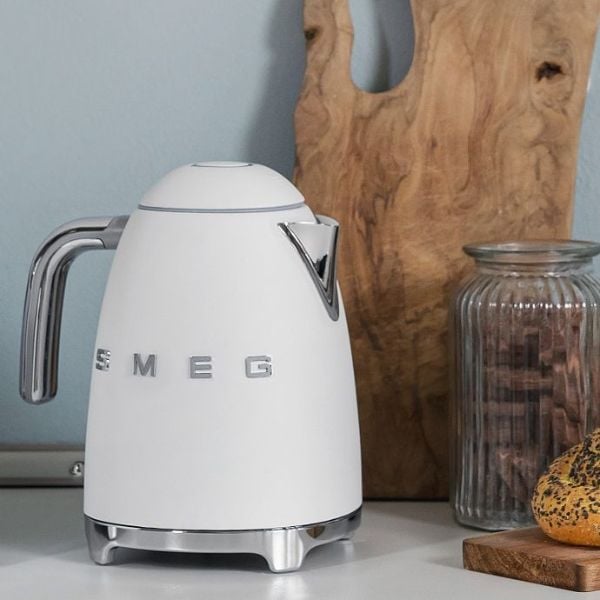 Ấm siêu tốc SMEG KLF03WHMEU màu trắng nhám