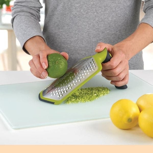 Dụng cụ bào sợi Joseph Joseph 20017 Twist Grater™ - Reibe Grob & Fein - Grün VE 4