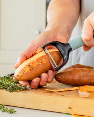 Dụng cụ gọt vỏ KitchenAid KAS145OHMIG màu xanh