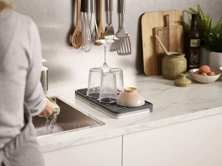 Set 3 khay úp cốc, bát đĩa có thể điều chỉnh thu gọn, mở rộng thông minh Joseph Joseph 85178 Tier™ Ausziehbare Abtropfmatte - Grau/Taube/Weiß VE 4