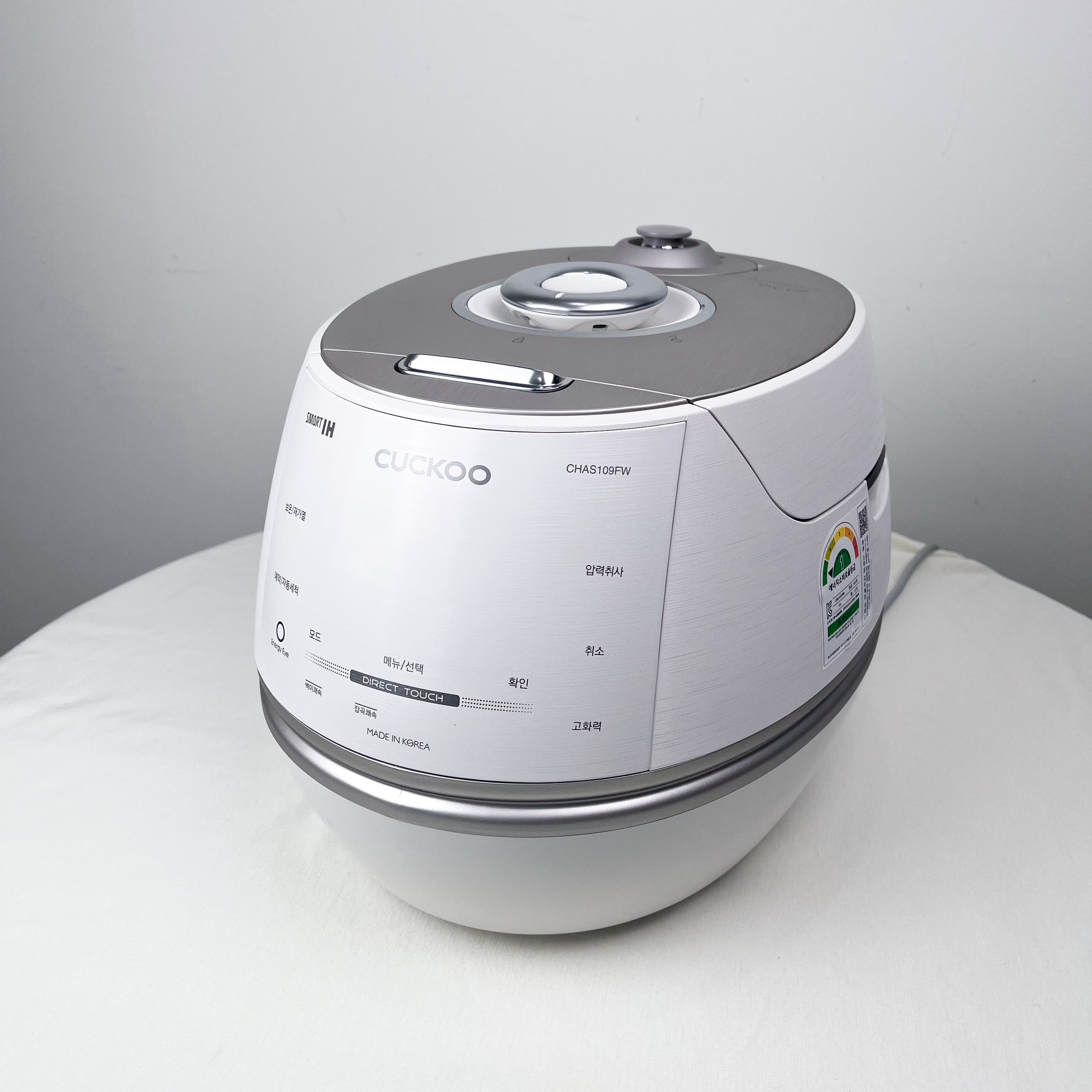 Nồi cơm cao tần Cuckoo CRP-CHAS109FW 1,8L màu trắng (lòng nồi inox)