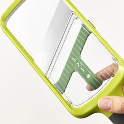 Dụng cụ cắt lát rau củ có tay giữ Joseph Joseph 20141 Multi-Grip Mandoline™ mit präzisem Lebensmittelgriff - Grün VE 4