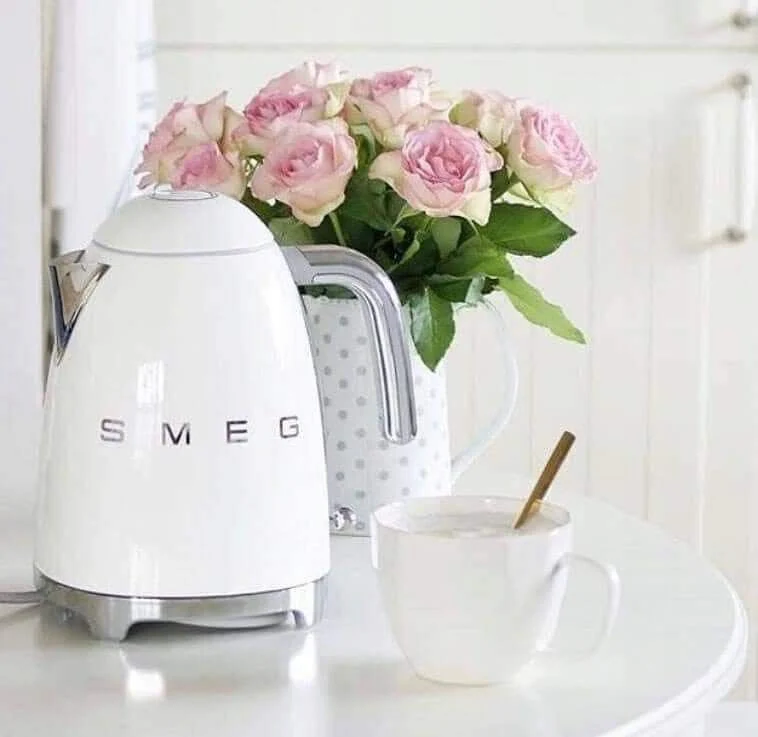 Ấm siêu tốc SMEG KLF03WHMEU màu trắng nhám