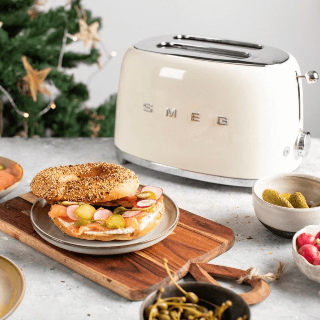 Máy nướng bánh mỳ SMEG TSF01CREU (màu kem )
