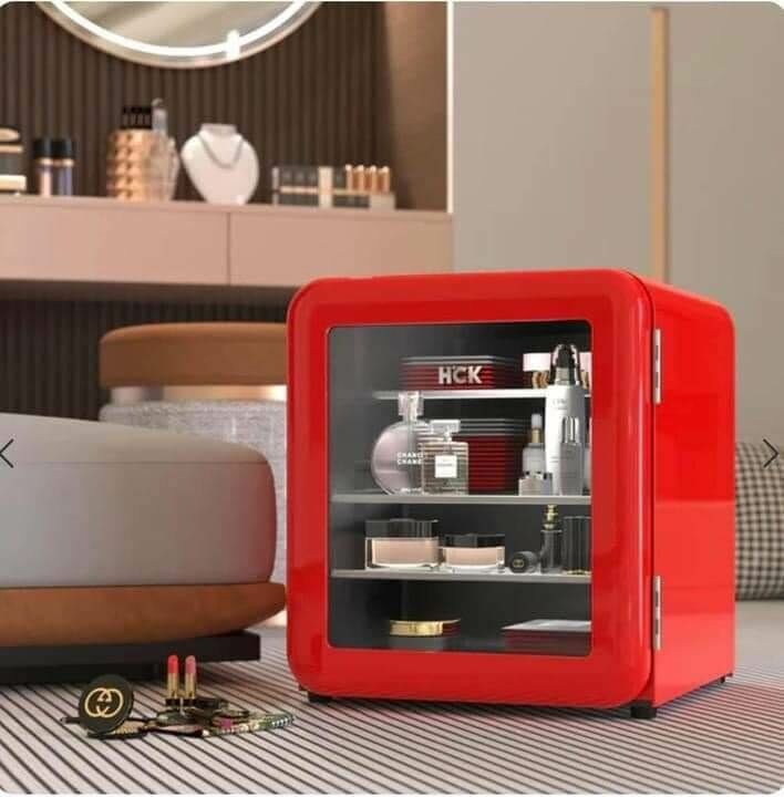 Tủ lạnh đựng mỹ phẩm & đồ uống HCK 48L màu đỏ có mặt kính