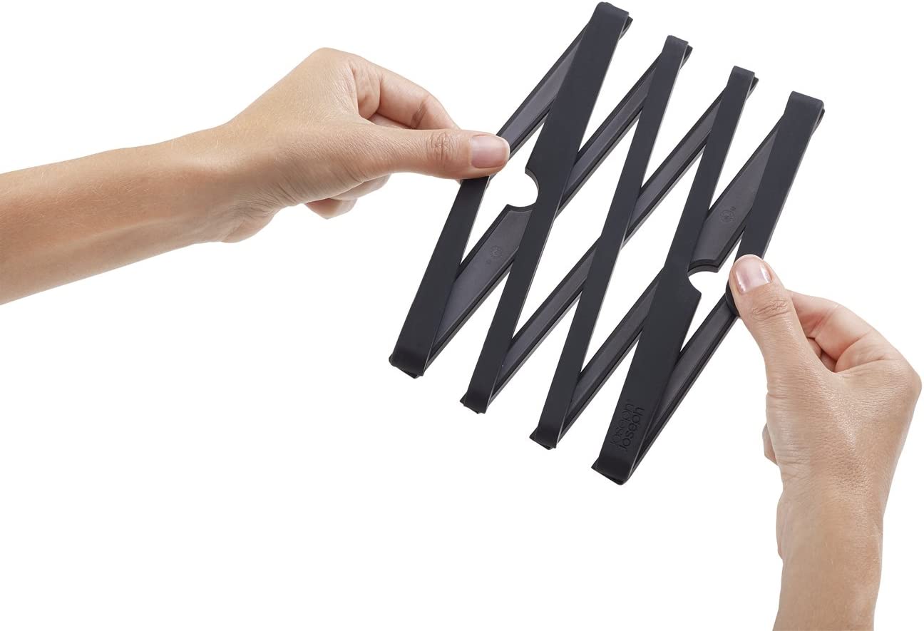 Giá lót nồi có thể điều chỉnh thu gọn, mở rộng thông minh Joseph Joseph 70033 Stretch™ - Ausziehbarer hitzebeständiger Untersetzer - Schwarz VE 4