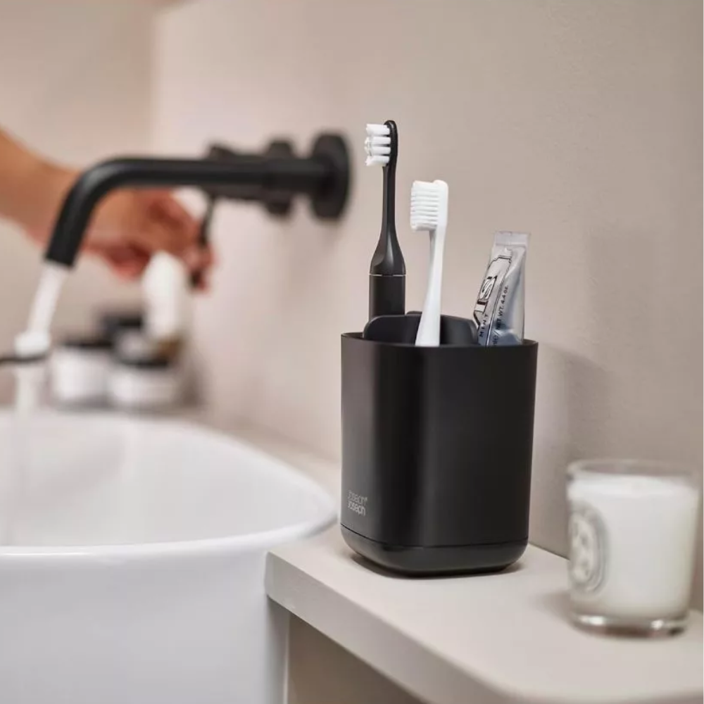 Hộp đựng bàn chải đánh răng Joseph Joseph 70598 EasyStore màu đen