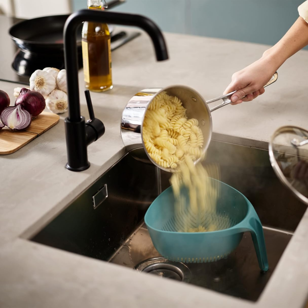 Rổ đựng đồ có tay cầm Joseph Joseph 10548 Duo Triangular Colander (Dark Opal) màu xanh