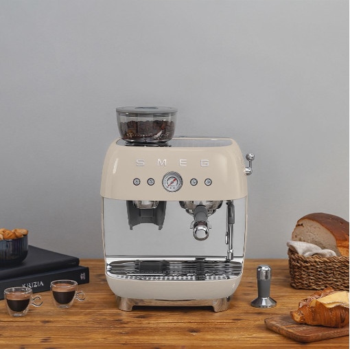 Máy pha cafe SMEG EGF03CREU màu kem có kèm cối xay