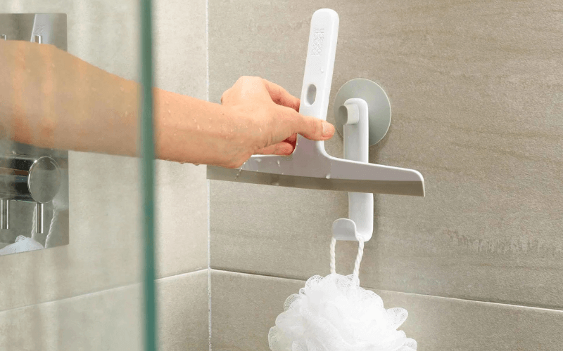 Dụng cụ lau kính Joseph Joseph 70572 Duo Squeegee w/Suction Holder (White) (màu trắng)