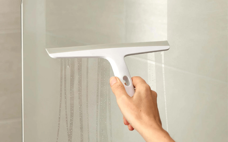 Dụng cụ lau kính Joseph Joseph 70572 Duo Squeegee w/Suction Holder (White) (màu trắng)