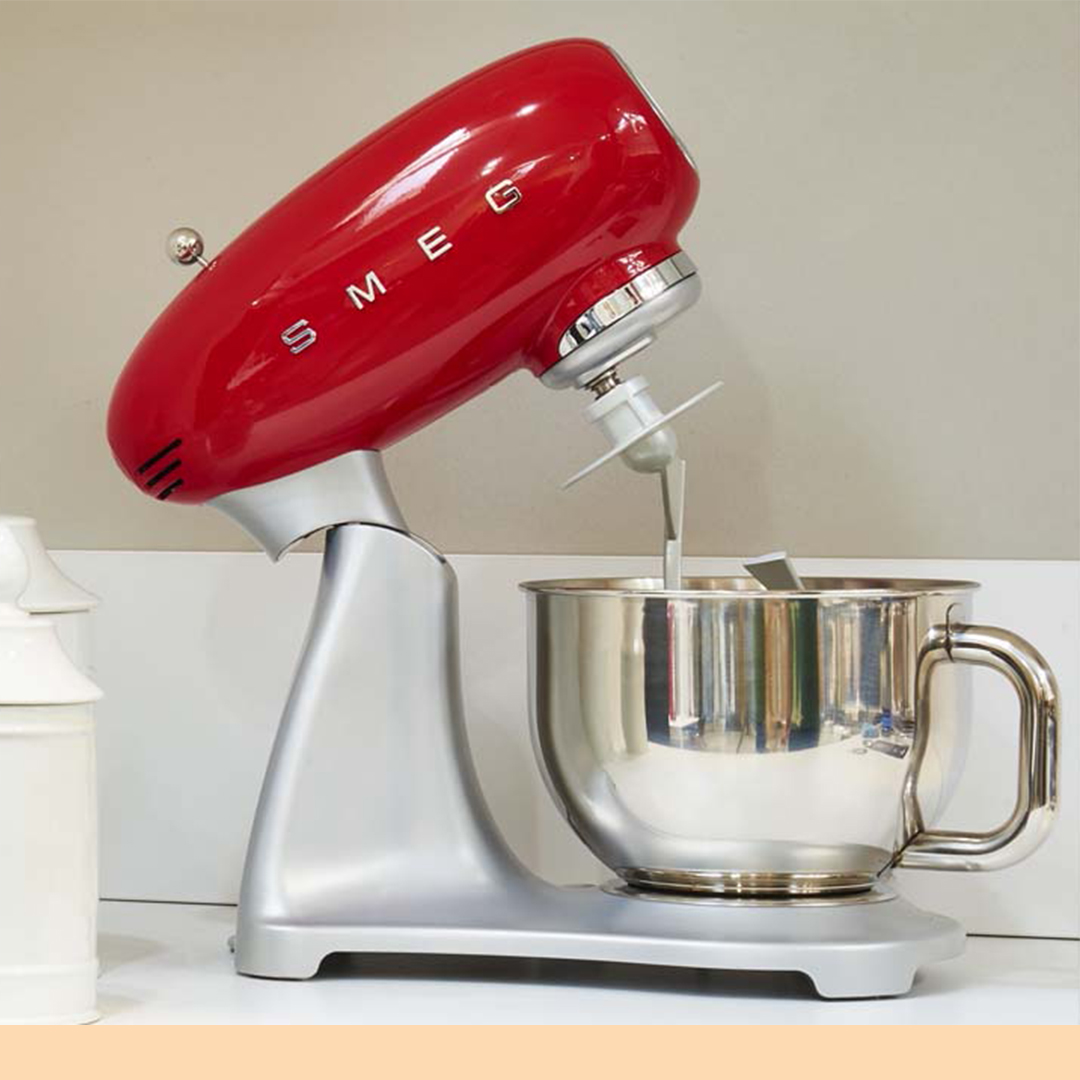 Máy trộn đa năng Smeg SMF02RDEU